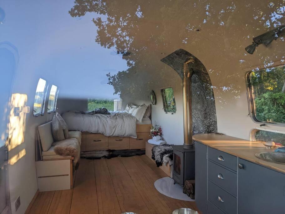 Airstream, Vintage American Caravan & Hottub 에쉬버튼 외부 사진
