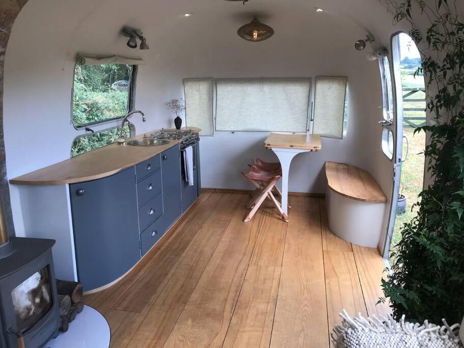 Airstream, Vintage American Caravan & Hottub 에쉬버튼 외부 사진