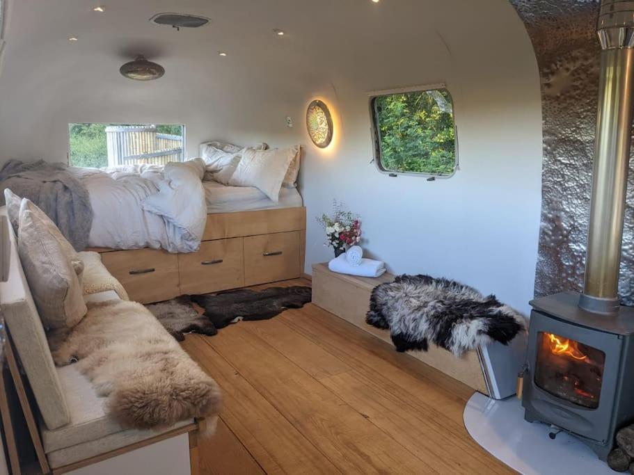Airstream, Vintage American Caravan & Hottub 에쉬버튼 외부 사진