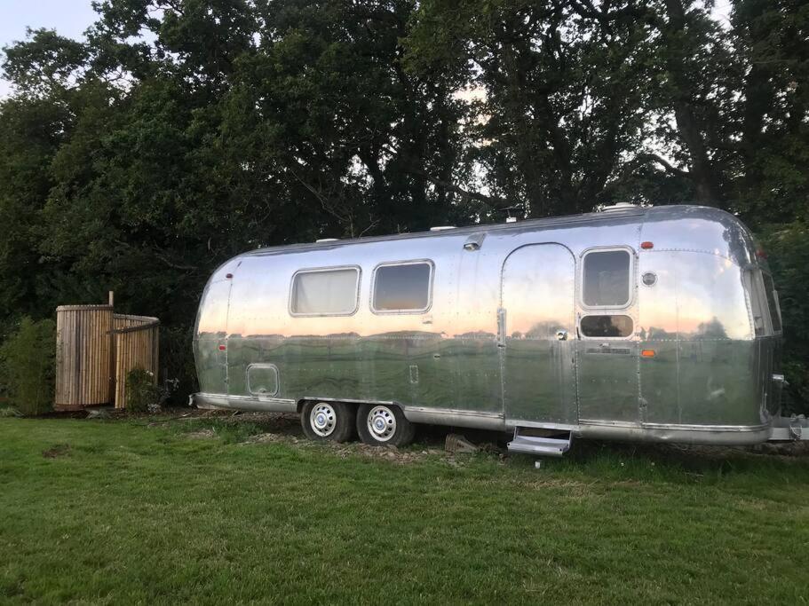 Airstream, Vintage American Caravan & Hottub 에쉬버튼 외부 사진