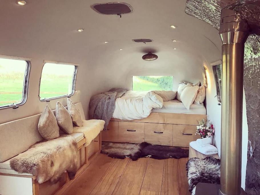 Airstream, Vintage American Caravan & Hottub 에쉬버튼 외부 사진